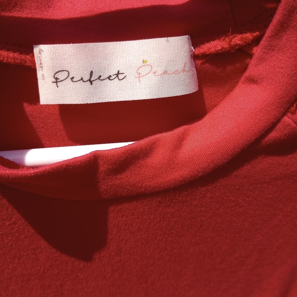 Perfect Peach Little Girl Top, Tunic with pockets and long sleeves size 2T Red - Picture 3 of 5